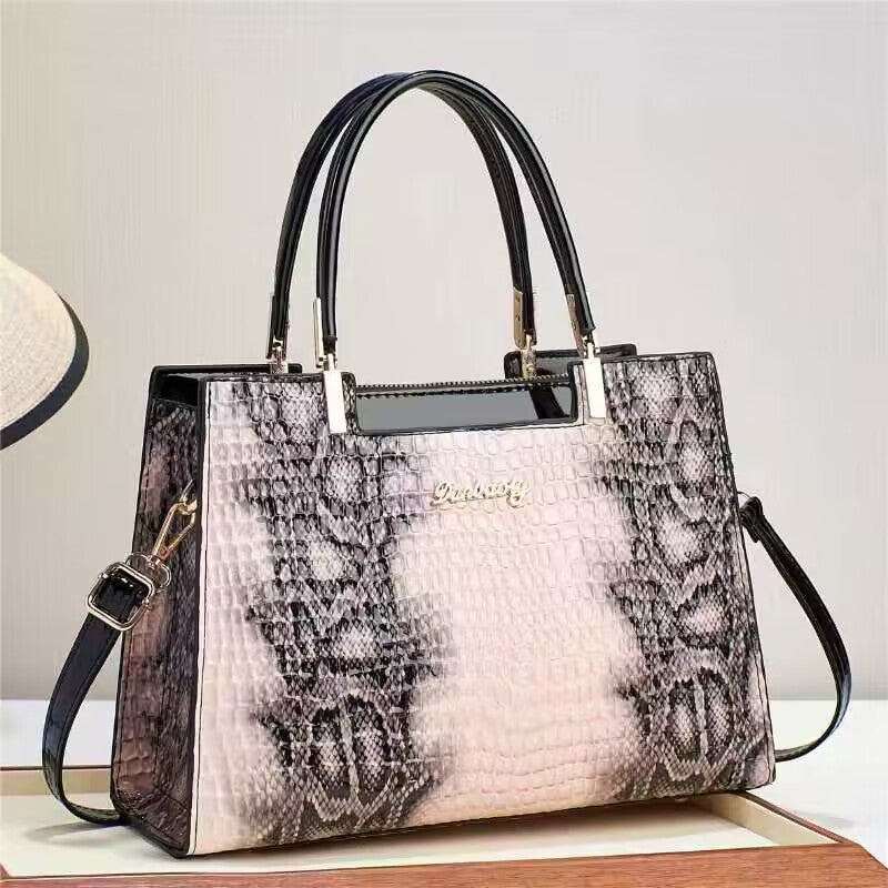 Choubery Classic Glam Lovely Lady Messenger Bag
